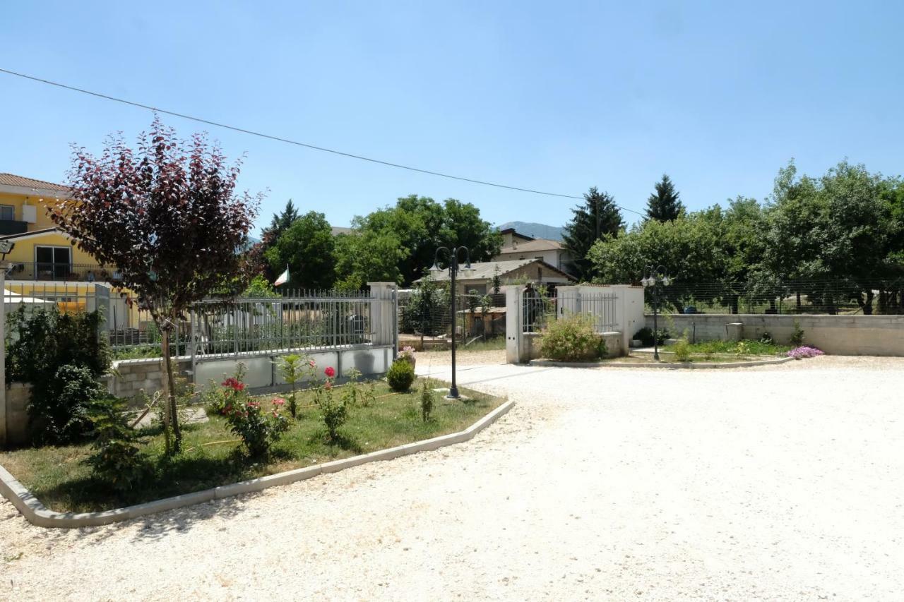 B&B Grandangolo Preturo Bagian luar foto