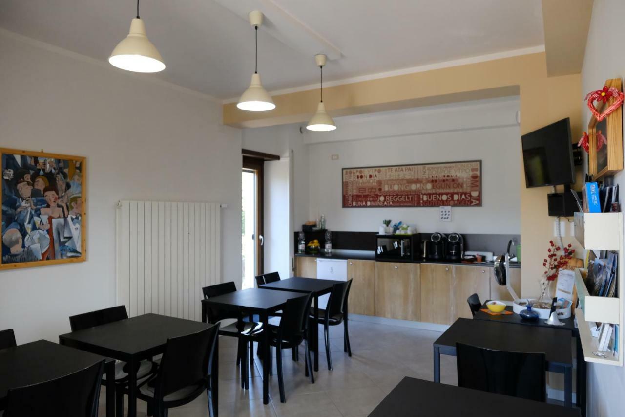 B&B Grandangolo Preturo Bagian luar foto