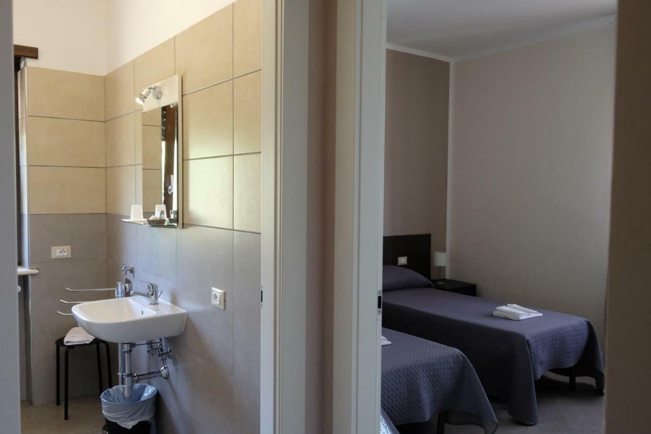 B&B Grandangolo Preturo Bagian luar foto