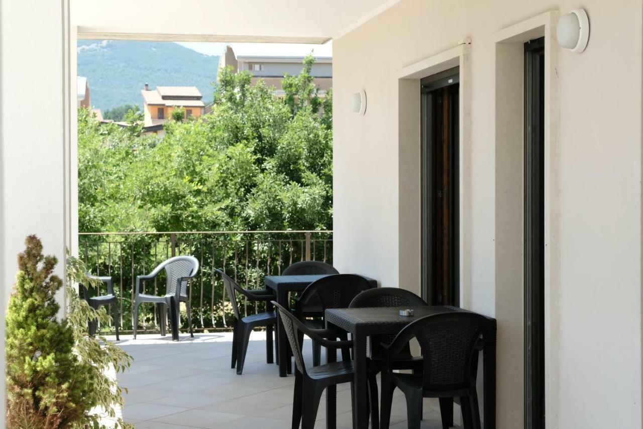 B&B Grandangolo Preturo Bagian luar foto